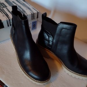 DV Chelsea Boots Size 9M